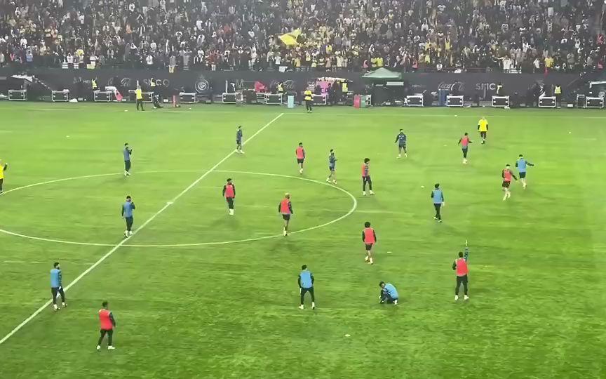 罗马训练开放日，国际比赛日强势反弹引欢呼，德甲在即，训练强度明显提升 