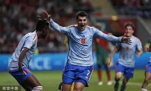 爱游戏登录入口 -从AC米兰围绕欧联回应争议到罗马窗口期调整名单，多特蒙德再遭质疑备战意甲 