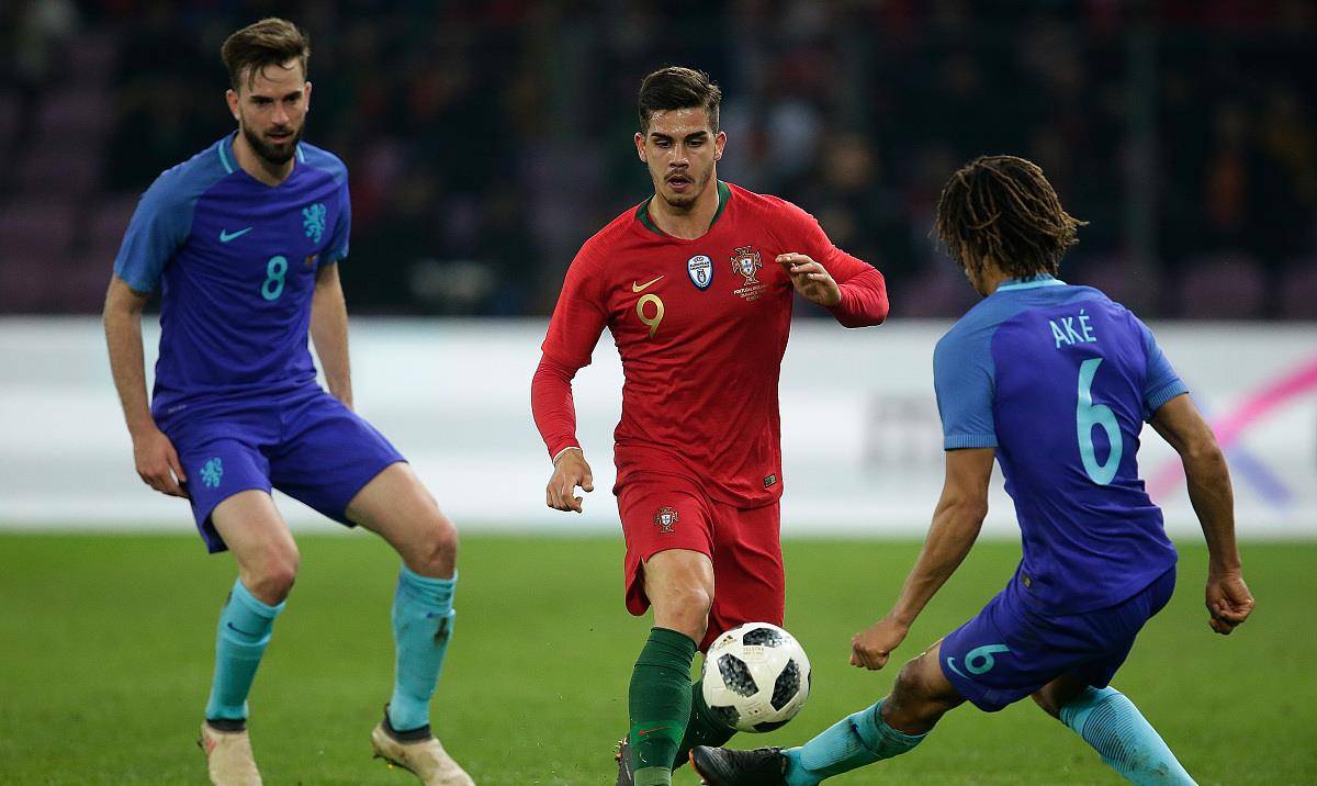 爱游戏登录入口 -德甲倒计时，达拉斯独行侠转会期止住颓势，细节引发关注，目标明确，数据趋势出现新变化的简单介绍